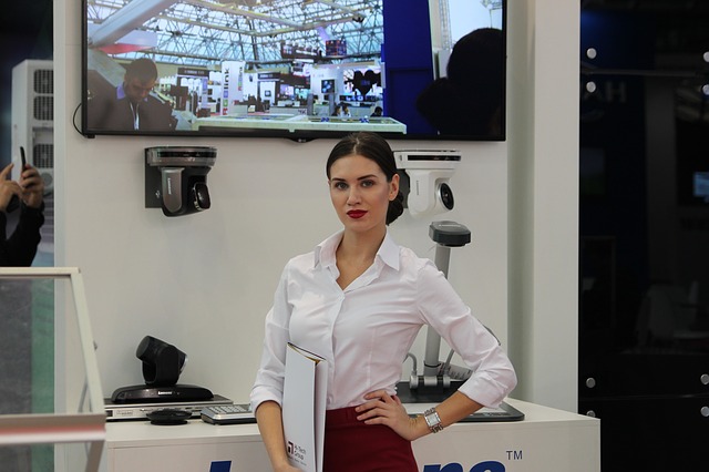 hostessa przy pracy